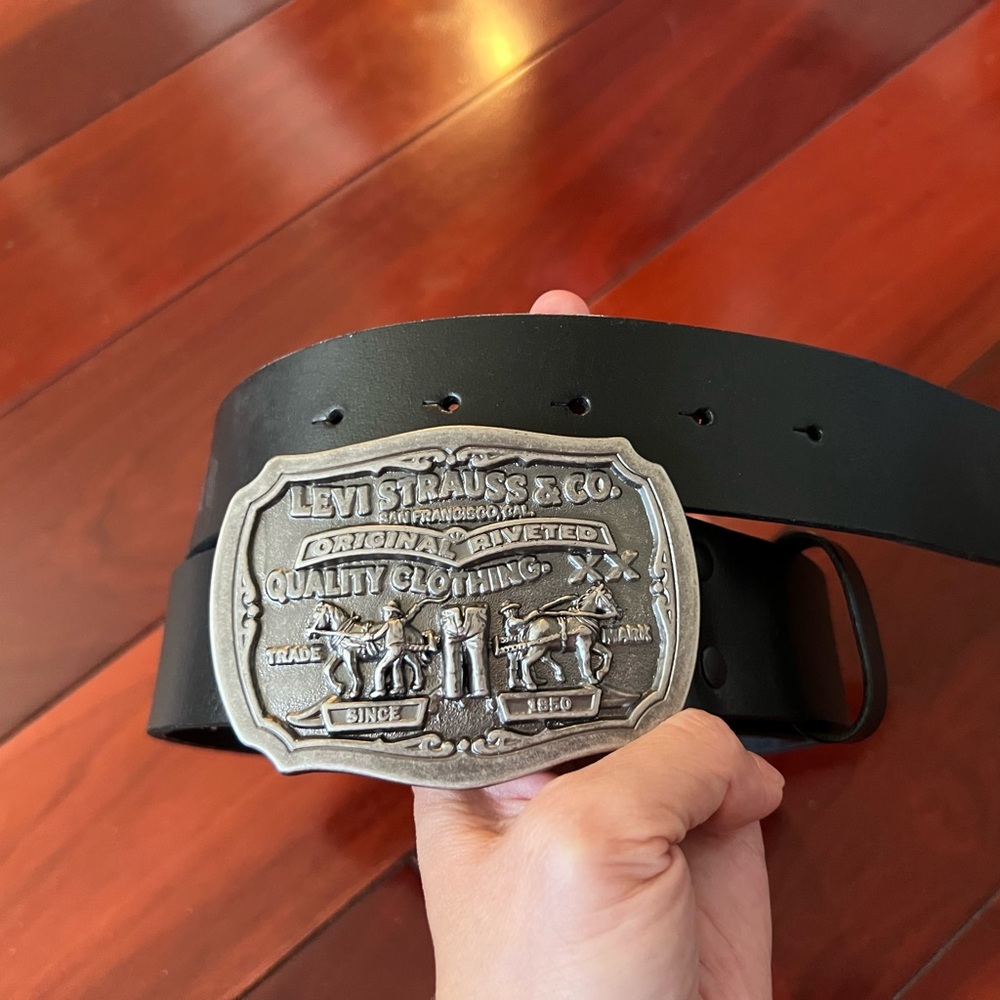 Levi’s Men’s Leather Jean Belt with Removable Plaque Buckle Big Buckle